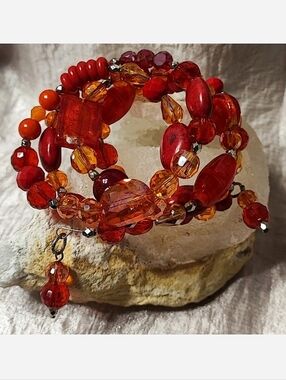 Faceted Glass Beaded Stone Memory Wire Bracelet Fiery Blazing Orange & Red EUC